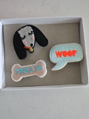 New In Box Never Used Dog Brooch Set 3x Embroidered Pet Pin Brooch Set
